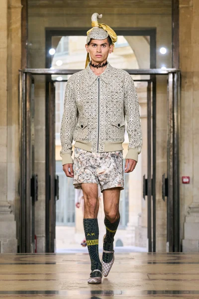 Look 4